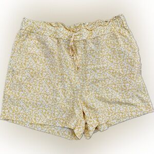 Banana Republic 4 Inch Floral Short - Size Medium - EUC
